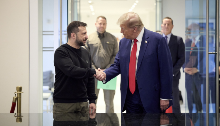أوكرانيا بصدد الإعداد لاجتماع بين زيلينسكي وترمب 1 أوكرانيا بصدد الإعداد لاجتماع بين زيلينسكي وترمب
