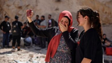 استشهاد 5 أشقاء في غارات على لبنان بينهم 3 من الصم