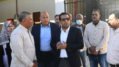 نائب محافظ قنا يتفقد الأعمال النهائية للسوق الحضاري بمجمع المواقف