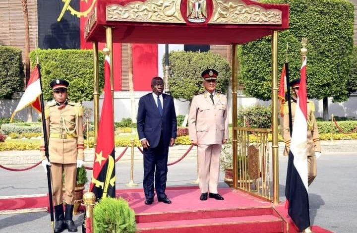 وزير الدفاع يلتقى وزير الدفاع الانجولى في مصر 1 وزير الدفاع يلتقى وزير الدفاع الانجولى في مصر