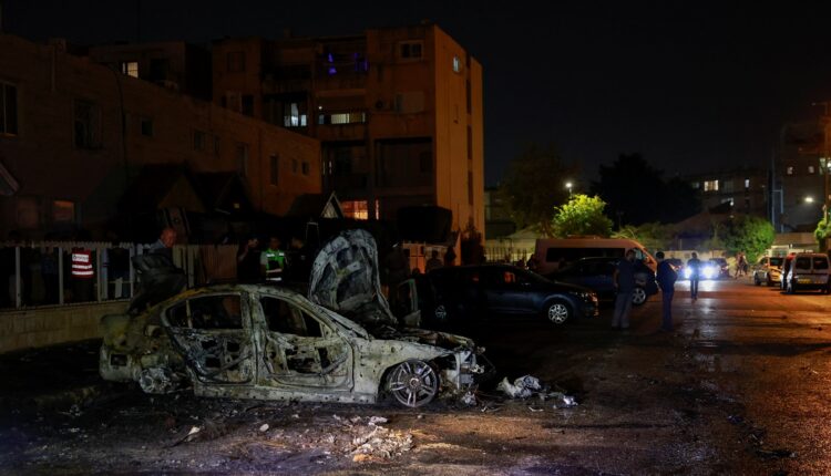شهيدان من المسعفين في غارات إسرائيلية على لبنان.. وحزب الله يرد 1 شهيدان من المسعفين في غارات إسرائيلية على لبنان.. وحزب الله يرد