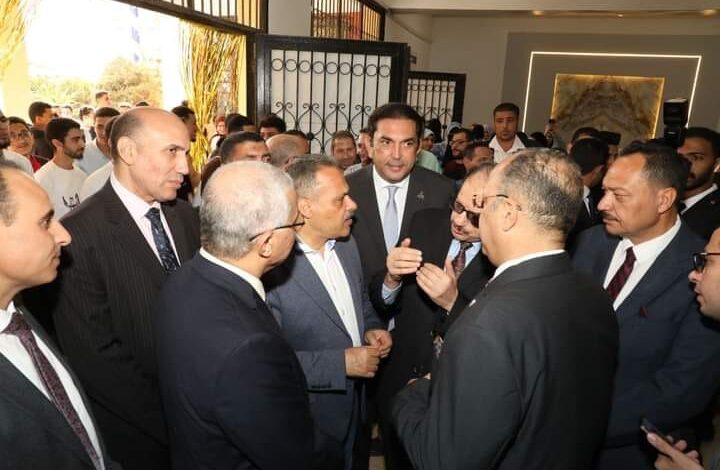 محافظ الشرقية يزور كلية الطب البشري بفاقوس ويتفقد الأقسام المختلفة