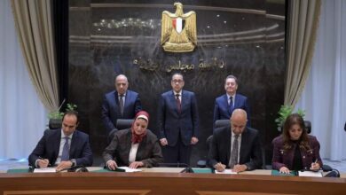 رئيس الوزراء يشهد توقيع مذكرتي تفاهم لانتاج الكهرباء من الطاقات الجديدة والمتجددة (شمسي و رياح)