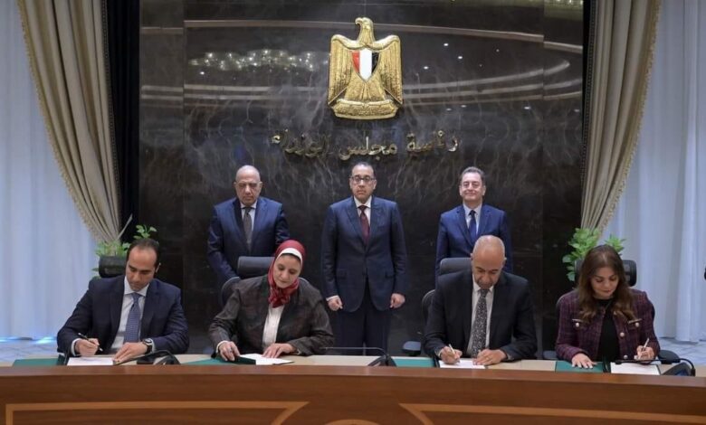 رئيس الوزراء يشهد توقيع مذكرتي تفاهم لانتاج الكهرباء من الطاقات الجديدة والمتجددة (شمسي و رياح) 1 رئيس الوزراء يشهد توقيع مذكرتي تفاهم لانتاج الكهرباء من الطاقات الجديدة والمتجددة (شمسي و رياح)