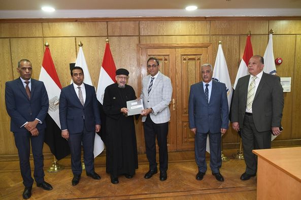 محافظ قنا يشهد توقيع عدد 6 تعاقدات لدعم المشروعات الصغيرة بتمويل 11 مليون جنيه