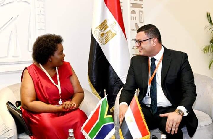 وزير الإسكان يعرض على نظيرته من جنوب أفريقيا التجربة العمرانية المصرية 1 وزير الإسكان يعرض على نظيرته من جنوب أفريقيا التجربة العمرانية المصرية