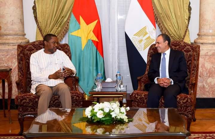 وزير الخارجية والهجرة يستقبل نظيره الإقليمي لجمهورية بوركينا فاسو 1 وزير الخارجية والهجرة يستقبل نظيره الإقليمي لجمهورية بوركينا فاسو