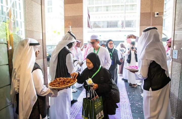 الشؤون الإسلامية" تؤكد بدء وصول الدفعة الأولى من ضيوف برنامج خادم الحرمين الشريفين للعمرة 