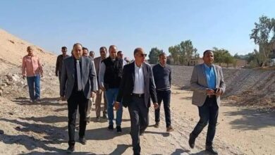 محافظ المنيا يوجه بتكثيف تطهير مخرات السيول ورفع المخلفات بشكل مستمر