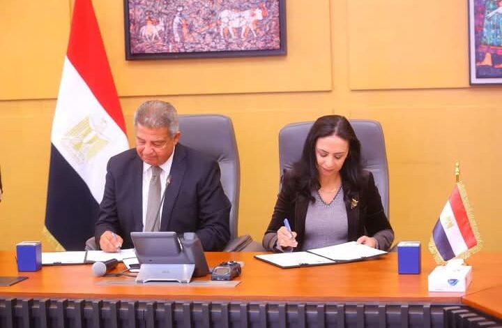 توقيع بروتوكول تعاون مشترك لتنفيذ مشروعات تمكين اقتصادي للسيدات والشباب بقرى "حياة كريمة" 
