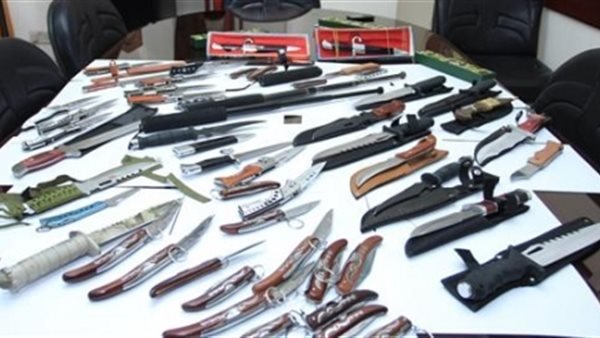 الشرطة تتحفظ على 222 قطعة سلاح أبيض خلال حملات أمنية 1 الشرطة تتحفظ على 222 قطعة سلاح أبيض خلال حملات أمنية