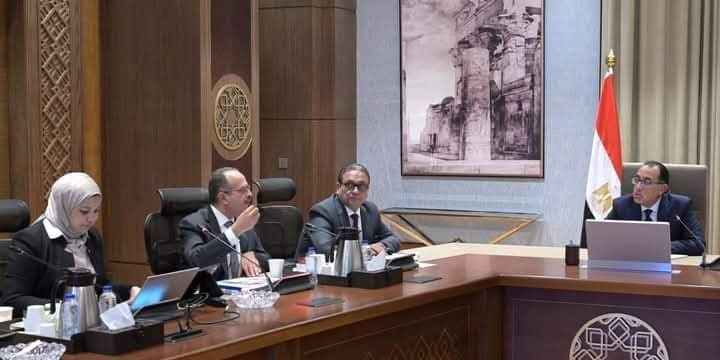 مدبولي :يستعرض مع رئيس "المقاولون العرب" موقف مشروعات الشركة 1 مدبولي :يستعرض مع رئيس "المقاولون العرب" موقف مشروعات الشركة