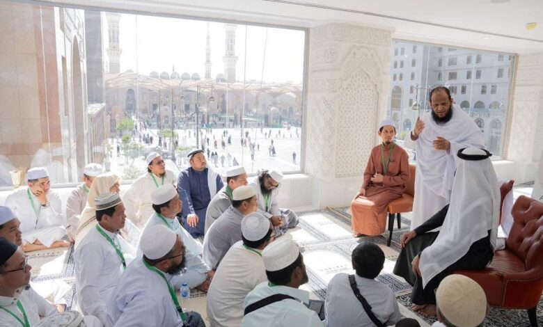 برنامج خادم الحرمين يقيم درساً علمياً عن مناسك العمرة بعدة لغات