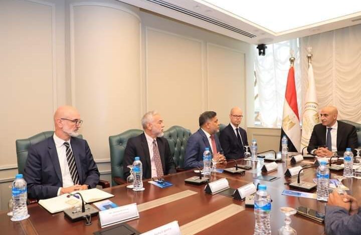 عبد اللطيف: يستعرض مع مسئولي هيئة “البكالوريا الدولية” ومؤسسة “Cognia” فرص تعزيز التعاون 