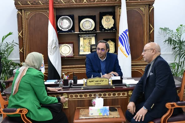 محافظ قنا يبحث سبل التعاون مع هيئة الاعتماد والرقابة الصحية لتأهيل المحافظة لمنظومة التأمين الصحي الشامل 1 محافظ قنا يبحث سبل التعاون مع هيئة الاعتماد والرقابة الصحية لتأهيل المحافظة لمنظومة التأمين الصحي الشامل