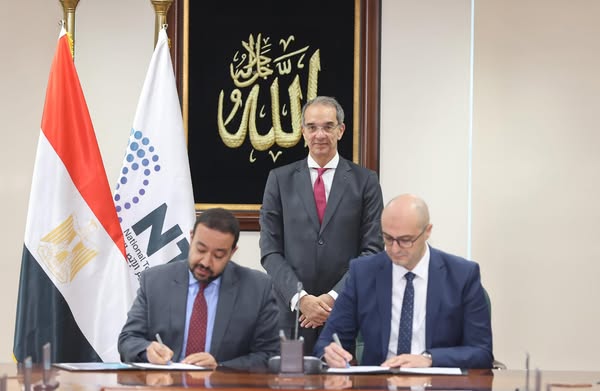 الدكتورعمرو طلعت وزير الاتصالات وتكنولوجيا المعلومات يشهد مراسم توقيع شركات المحمول على آليات جزاءات الجودة  