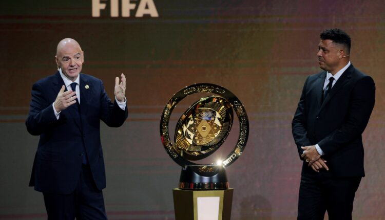 قرعة نارية للعرب .. والأهلي المصري يواجه رفقاء ميسي في افتتاحية كأس العالم للأندية 1 قرعة نارية للعرب .. والأهلي المصري يواجه رفقاء ميسي في افتتاحية كأس العالم للأندية