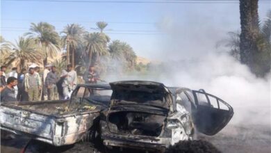  مصرع 3 أشخاص وإصابة آخر في تصادم سيارنين واشتعال النيران بهما في أسوان