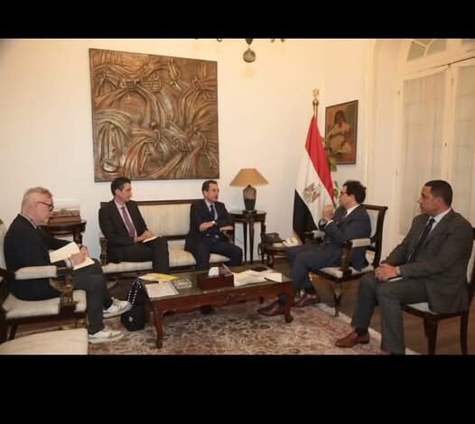 وزير الثقافة يلتقي سفير فرنسا بالقاهرة لبحث تعزيز التعاون الثقافي والإبداعي 1 وزير الثقافة يلتقي سفير فرنسا بالقاهرة لبحث تعزيز التعاون الثقافي والإبداعي