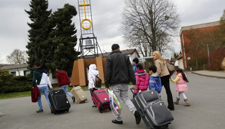 دراسة: عودة السوريين لوطنهم قد تتسبب بنقص اليد العاملة في ألمانيا