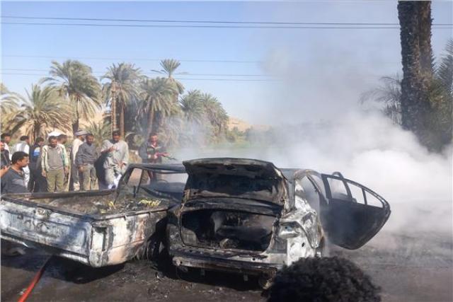  مصرع 3 أشخاص وإصابة آخر في تصادم سيارنين واشتعال النيران بهما في أسوان