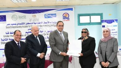  محافظ قنا يشهد تسليم اتفاقيات مشروع ريادة الأعمال الاجتماعية للتمكين الاقتصادي بصعيد مصر