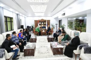  محافظ قنا يبحث سبل التعاون مع هيئة الاعتماد والرقابة الصحية لتأهيل المحافظة لمنظومة التأمين الصحي الشامل