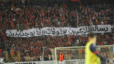 جماهير الأهلي تشن هجوم لاذعا على لاعبي الفريق الأحمر ومجلس الإدارة (فيديو)