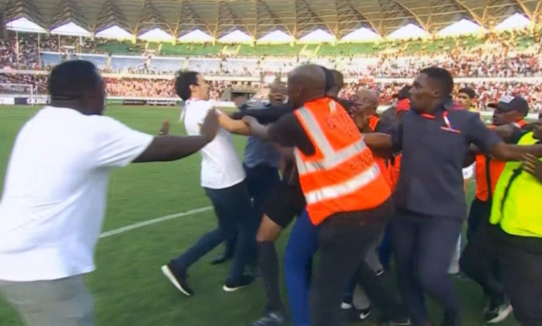 أحداث مؤسفة في مباراة الصفاقسي التونسي ضد سيمبا التنزاني