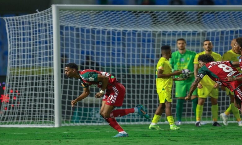 لاعب سعودي يسجل واحدا من أجمل أهداف دوري "روشن" 1 لاعب سعودي يسجل واحدا من أجمل أهداف دوري "روشن"