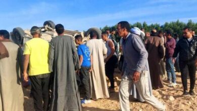  إصابة 6 طلاب في انقلاب ميكروباص بالطريق الصحراوي بقنا