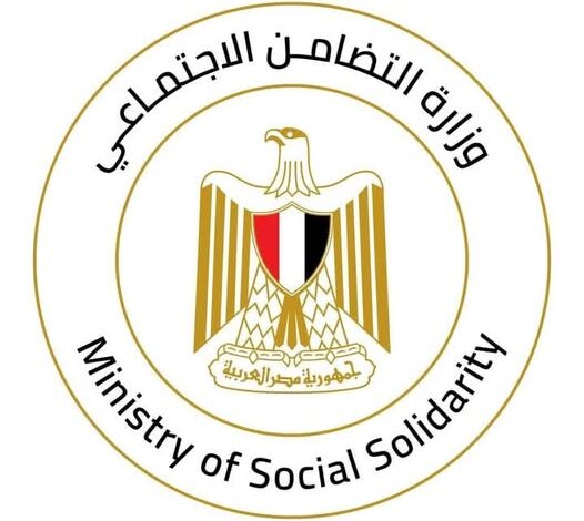 وزيرة التضامن الاجتماعي الدكتورة مايا مرسي تتابع حادث انهيارعقار قديم بالعباسية المنهار
