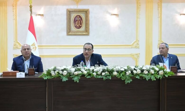 رئيس مجلس الوزراء يلتقي نواب مجلسي النواب والشيوخ ببورسعيد 1 رئيس مجلس الوزراء يلتقي نواب مجلسي النواب والشيوخ ببورسعيد