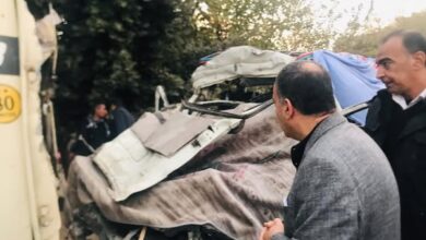 محافظ أسيوط يتفقد موقع حادث تصادم سيارتي نقل وميكروباص بالطريق الزراعي  