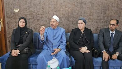 رئيسة المجلس القومي للطفولة" تقدم واجب العزاء في ضحية حادث ديروط وتطمئن على طفلتيها
