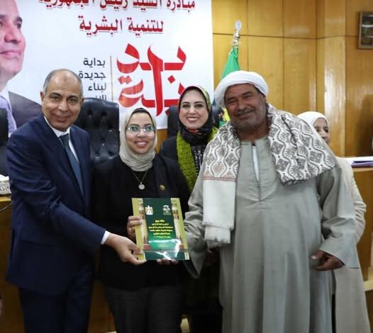محافظ المنيا يسلم 140 عقدًا لتقنين أراضي أملاك الدولة بحضور أعضاء مجلسي النواب والشيوخ 1 محافظ المنيا يسلم 140 عقدًا لتقنين أراضي أملاك الدولة بحضور أعضاء مجلسي النواب والشيوخ