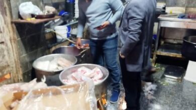  ضبط وإعدام 227 كجم سلع منتهية الصلاحية ومجهولة المصدر داخل مطعم شهير بمدينة أسوان