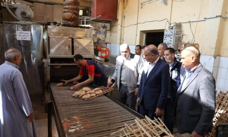 محافظ المنيا يقود حملة تفتيشية على مخابز ملوي لضبط منظومة الخبز 1 محافظ المنيا يقود حملة تفتيشية على مخابز ملوي لضبط منظومة الخبز