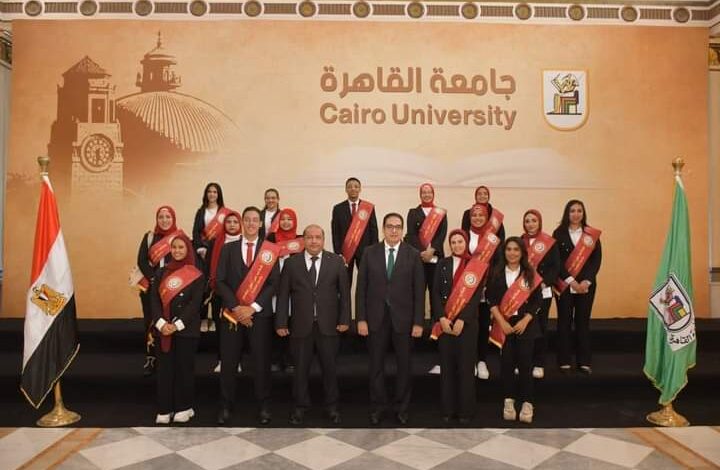 رئيس جامعة القاهرة يجتمع بمجلس اتحاد الطلاب بتشكيله الجديد 