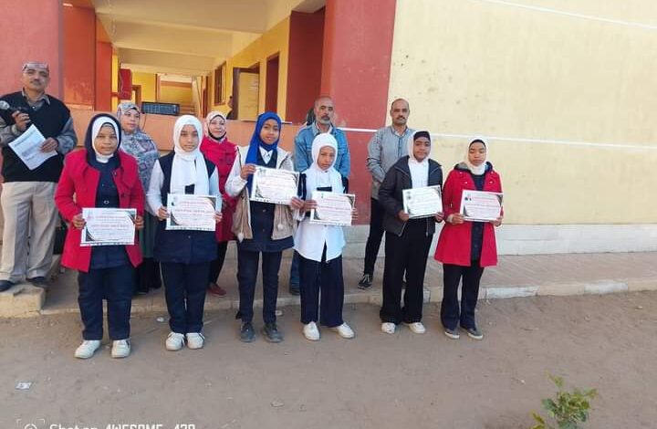 كوم امبو :العليقات الإعدادية تكرم حفظة القرآن الكريم والأحاديث الشريفة