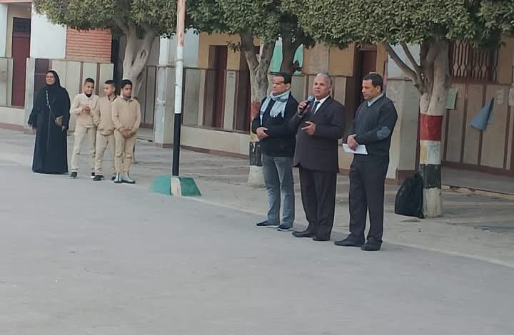 وكيل وزارة التربية والتعليم حضر الطابور وتحية العلم بمدرسة الشهيدة جاسمين شريف زيادة بإدارة شرق الفيوم 1 وكيل وزارة التربية والتعليم حضر الطابور وتحية العلم بمدرسة الشهيدة جاسمين شريف زيادة بإدارة شرق الفيوم