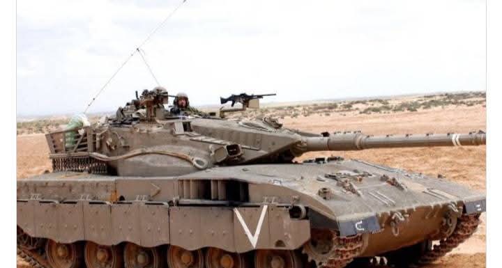 دبابات الجيش الاسرائيلى تعبر السياج الحدودى بمرتفعات الجولان وتجتاح الأراضى السورية 