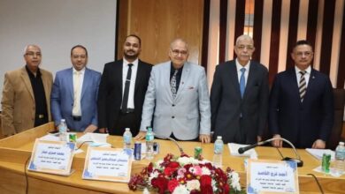 رئيس جامعة المنوفية يترأس لجنة مناقشة رسالة ماجستير في الطب حول سرطان الثدي