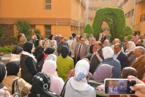 رئيس جامعة القاهرة يطمئن على أحوال الطالبات بالمدينة الجامعية