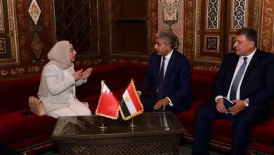 وزير السياحة والآثار يلتقي وزيرة السياحة في مملكة البحرين