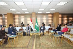 محافظ الشرقية يلتقي وفداً من شركتي (SEJIN G&N) الكورية لتعظيم الإستفادة من المدافن الصحية 2 محافظ الشرقية يلتقي وفداً من شركتي (SEJIN G&N) الكورية لتعظيم الإستفادة من المدافن الصحية