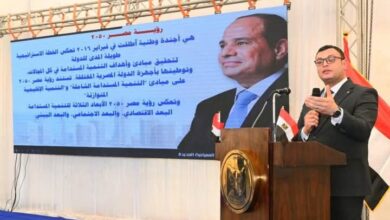 وزير الإسكان يسلم عدداً من محاضر استلام الأراضى المضافة لمدينة العبور الجديدة لمستحقيها