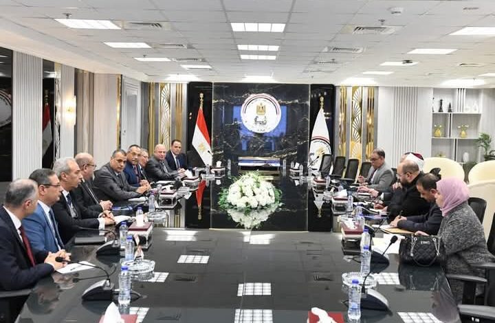 رئيس الوزراء يُتابع إجراءات طرح محطة جبل الزيت لتوليد الكهرباء من طاقة الرياح 1 رئيس الوزراء يُتابع إجراءات طرح محطة جبل الزيت لتوليد الكهرباء من طاقة الرياح