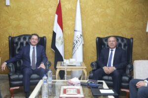 بحث التعاون مع الجانب الفرنسى فى انشاء جامعة النقل الأهلية لمصر   2 بحث التعاون مع الجانب الفرنسى فى انشاء جامعة النقل الأهلية لمصر