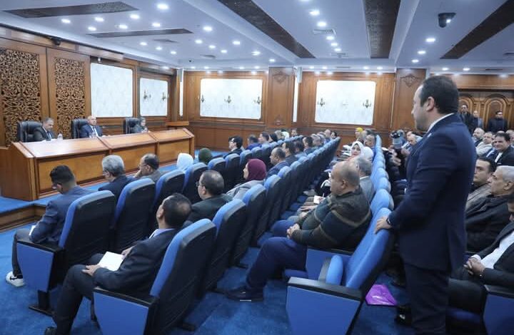 وزير الصناعة يبحث مع محافظ ومستثمري الشرقية الموقف التنفيذي